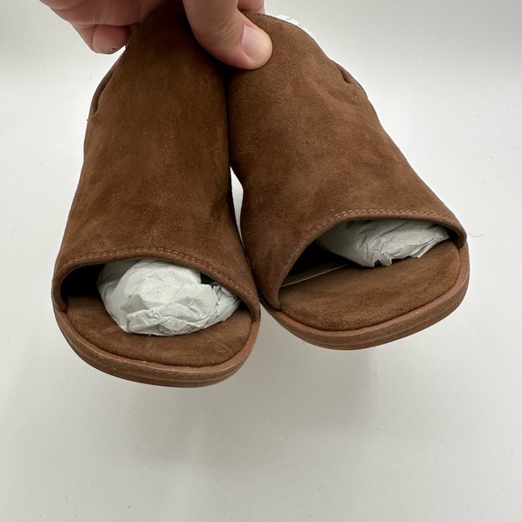 VINCE CAMUTO Brown Suede ‘Kailsy’ Sandal NWOT | Size 10 - Picture 7 of 12